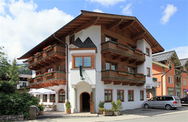 Cafe-Heim-Hubert-Bahnhofstrasse-1-Kirchberg-Haus-S