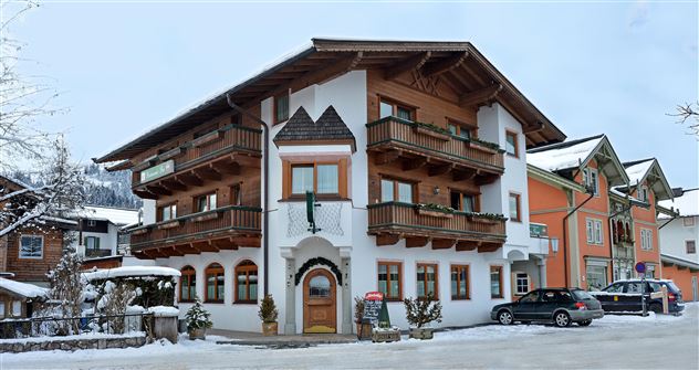 Cafe-Heim-Hubert-Bahnhofstrasse-1-Kirchberg-Haus-W