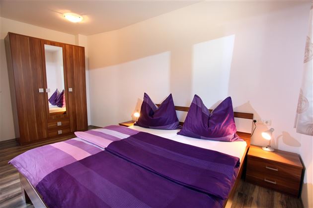"Chalet" schönes Schlafzimmer mit Doppelbett und