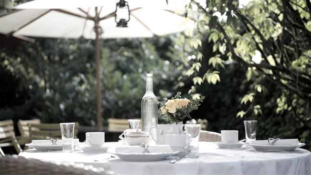 Der Unterwirt Gourmethotel Ebbs - Essen im Garten