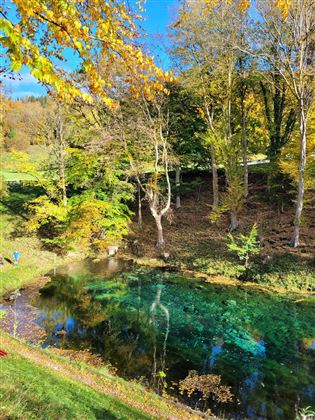Eine blaue Quelle