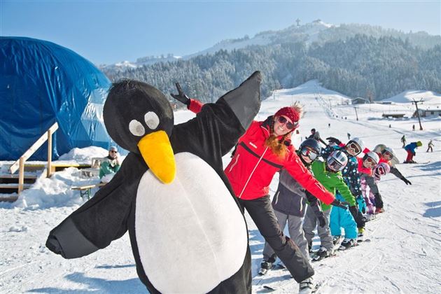 erste-schwuenge-im-schnee-kinderskischule-im-bobob