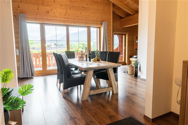 Esszimmer mit wundervollen Blick auf die Alpen