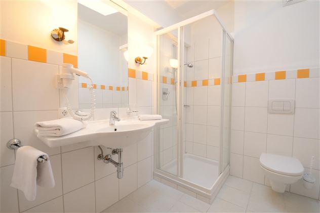 Ferienwohnung Edelweiss Dusche Badezimmer