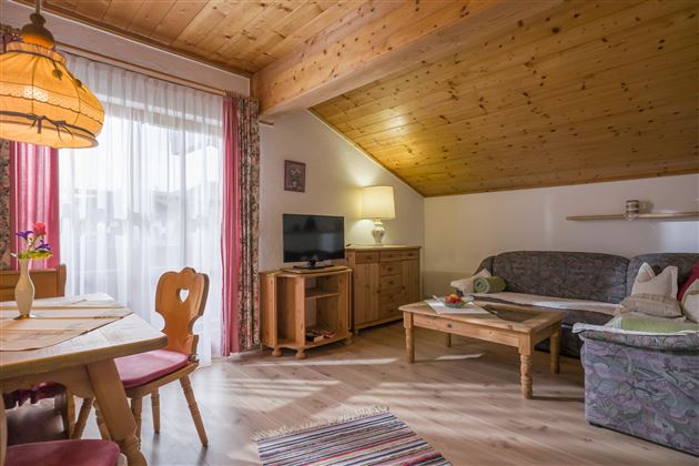 Ferienwohnung_Kofler_Ebbs_Fewo_rechts_Wohnzimmer