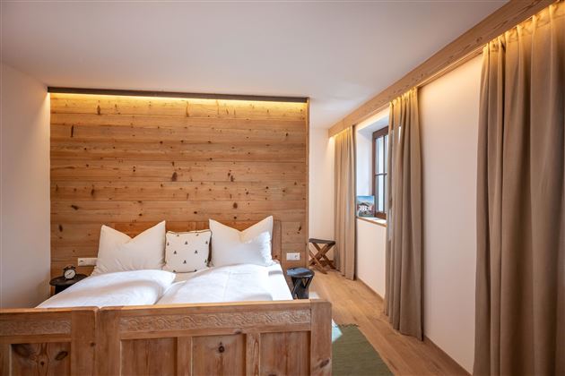 Ferienwohnung_Zirbenduft_Hopfgarten_Schlafzimmer_1