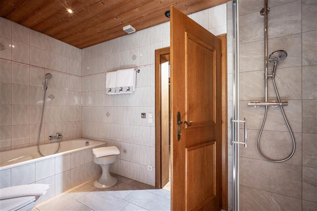 Ferienwohnungen_Hauser_Bahnhofstrasse_Wohnung_2_Ba