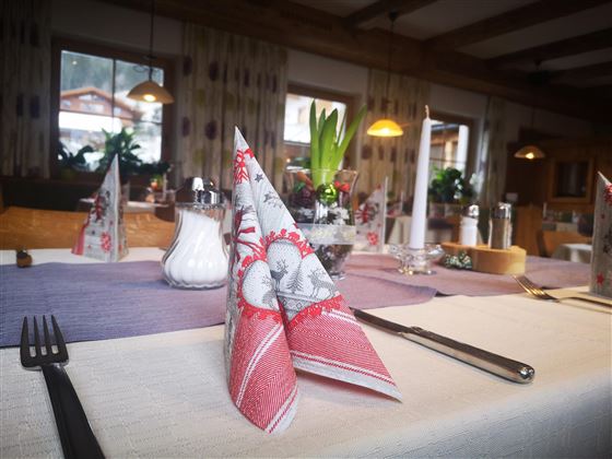 festlich gedeckter Tisch