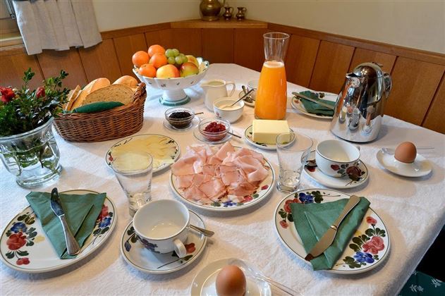 Fruehstueckstisch