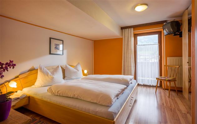 Gaestehaus_Staffner_Kirchberg_Appartement_1_Schlaf