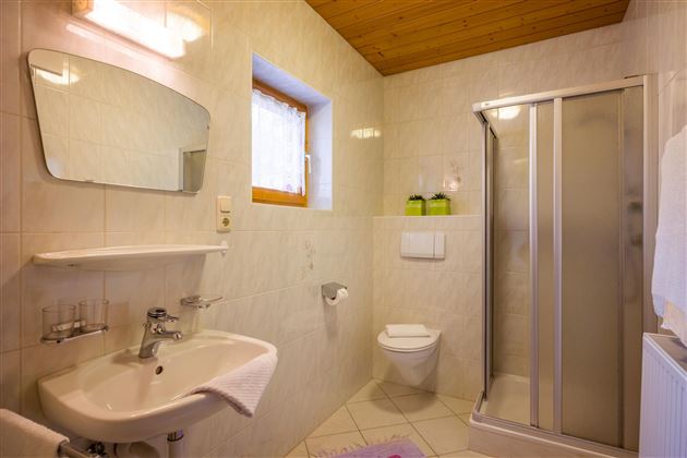 Gaestehaus_Staffner_Kirchberg_Appartement_2_Badezi