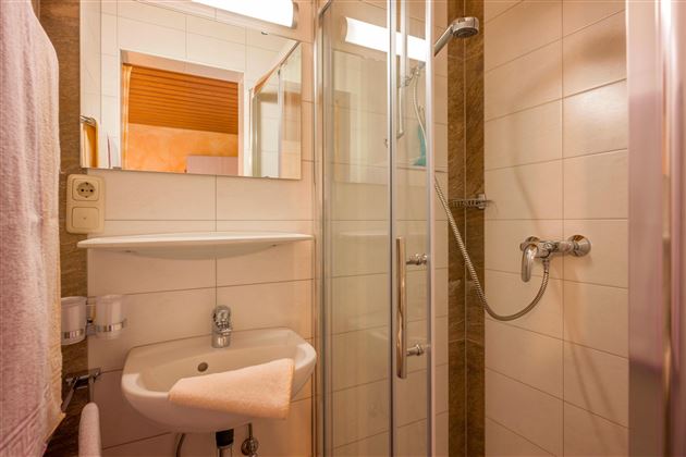 Gaestehaus_Staffner_Kirchberg_Appartement_3_Badezi