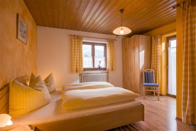 Gaestehaus_Staffner_Kirchberg_Appartement_3_Schlaf