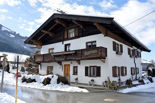 Stammhaus Gamper Seitenansicht Winter