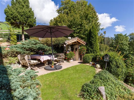 Garten mit gemütlicher Sitzecke
