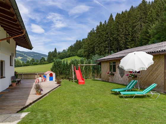 Garten mit Spielplatz
