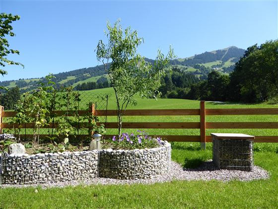 Garten/ Zimmeraussicht zur Hohen Salve