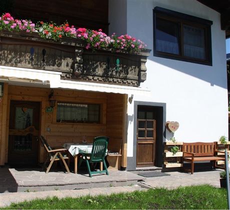 Gemütliche Sitzecke mit Wärmestrahler