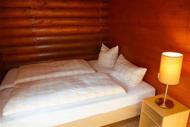großes schlafzimmer bett