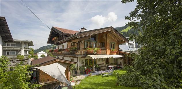 Haus Atzl-Fuchs Außensansicht Sommer