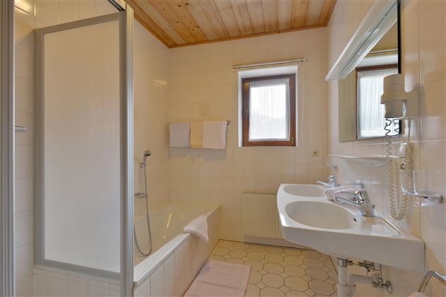 Haus-Auermuehle-Ellmau-Weissachgraben-2-Rudi-Exenb