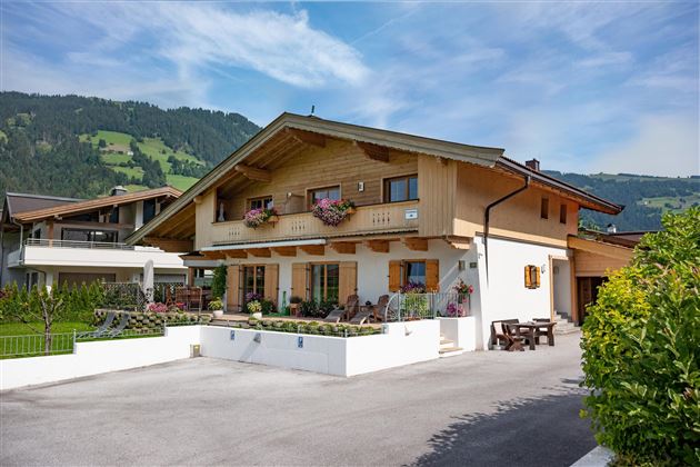 Haus aussen Sommer