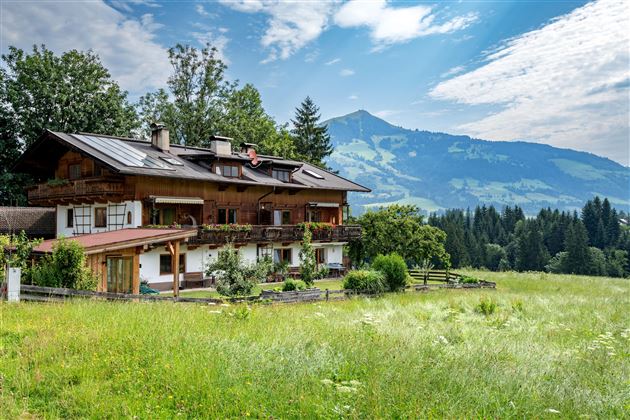 Haus außen Sommer (c) Hannes Dabernig