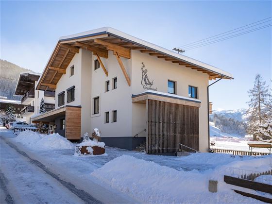 Haus_Bergschmied_Pfarrgasse_10_Westendorf_Haus_Win