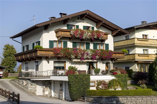 Haus_Edelweiss_Dorfstrasse_6_Itter_Haus_aussen.jpg