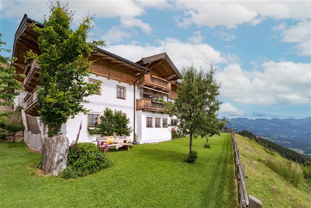 Ferienwohnung Tenn auf der Hohen Salve. Winter wie Sommer ideal für Familien mit Kindern - unmittelbare Liftnähe zur Hohen Salve und herrlicher Blick über die Kitzbühler Alpen inklusive.