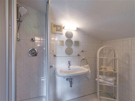 Haus_Gratt_Itter_08_2021_Appartement_Badezimmer