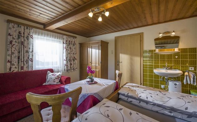 Haus-Jaworek-Wörgl-Doppelzimmer-Dreibettzimmer1