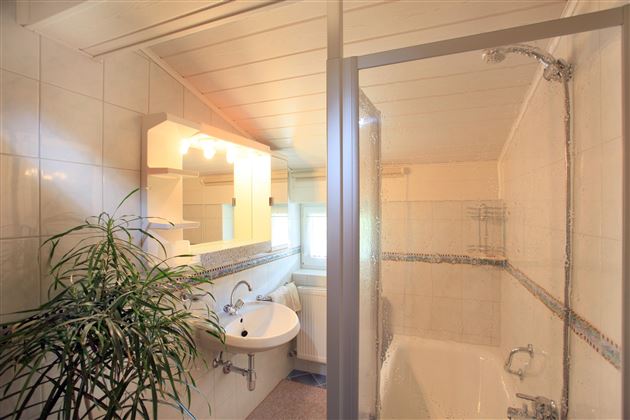 Haus-Keim-Eva-Binderfeld-7-Kirchberg-BAdezimmer