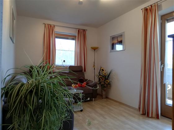Haus-Roland-Prem-Annamarie-Lindrainweg-Wohnbereich
