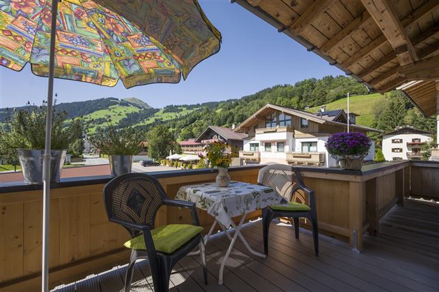 Haus_Tiefenbacher_Dorfstrasse_64_Brixen_Balkon