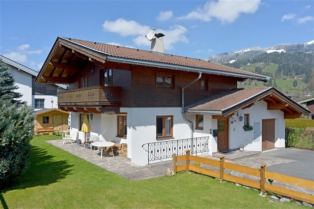 Hausansicht_Sommer_