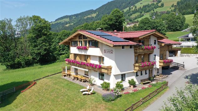 Hausansicht-Sommer2025