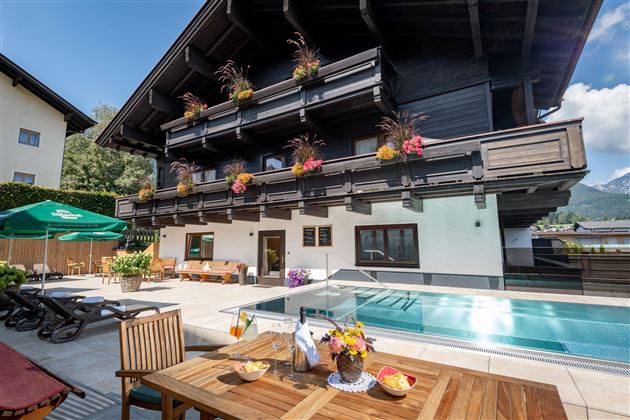 Hotel Eggerwirt Pool Terrasse