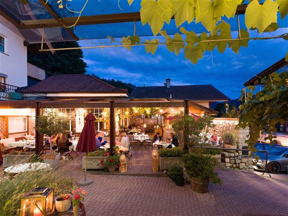 Hotel_Gasthof_Blauer_Quelle_Erl_08_2021_Terrasse_A