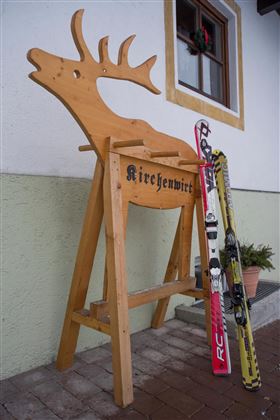 Hotel-Kirchenwirt-Kirchberg-Neugasse-14-Schistaend