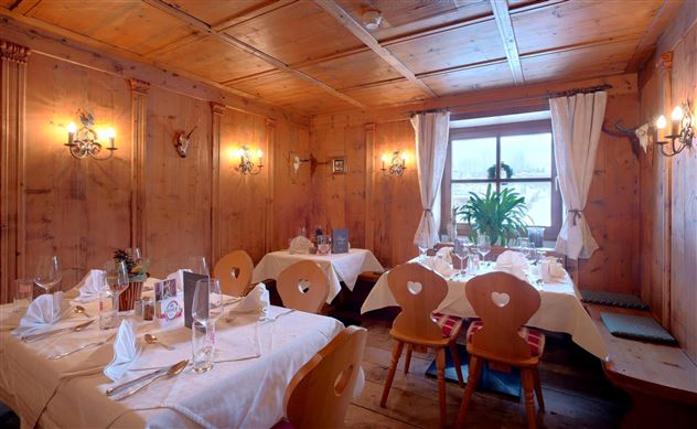 Hotel-Kirchenwirt-Kirchberg-Neugasse-14-Stube