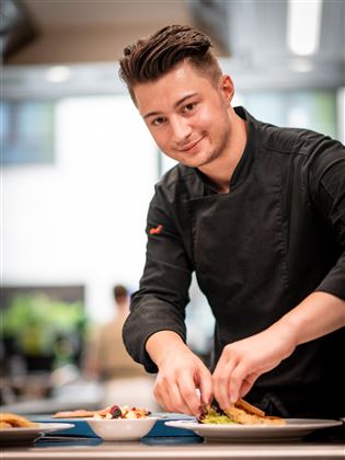 Hotel_Platzhirsch_Kufstein_06_2024_Portrait_Koch_K