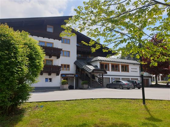 Hotel Schermer Bad Häring Haus im Sommer