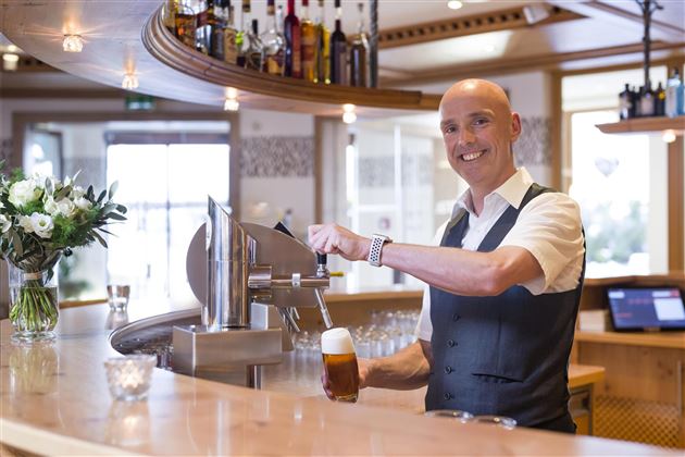 Hotel_Zentral_Kirchberg_02_2019_Barkeeper (Copy)