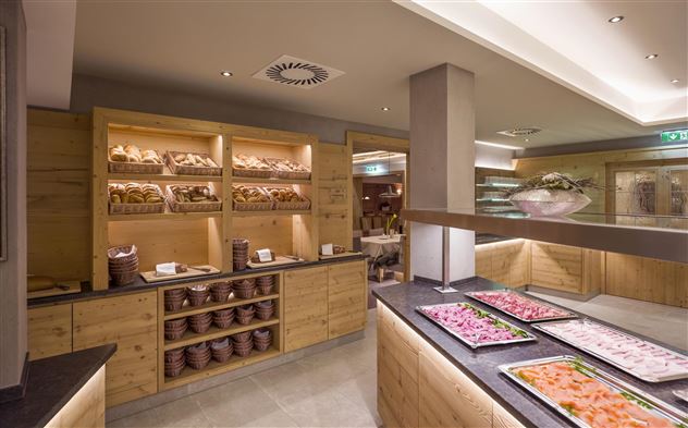 Hotel_Zentral_Kirchberg_Fruehstuecksbuffet_12 (Cop