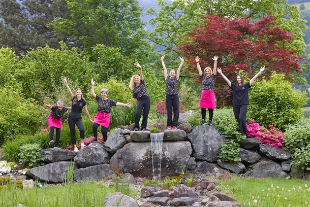 Das Hubertus-Team freut sich, Sie willkommen zu heißen! Im Bild von links nach rechts: Gerda, Aida, Andrea, Angelika, Julie, Gerti, Hanna