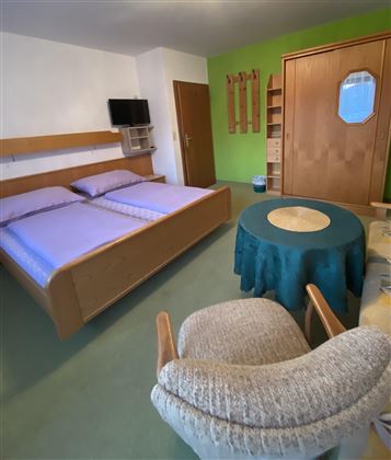 Doppelzimmer Nr. 1 
helles freundliches Zimmer mit großem Balkon