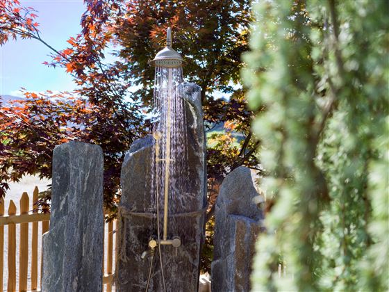Itter_Ferienhaus_Schneidermascht_Garten_Dusche