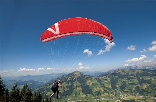 KAM_000602_Paragleiter-beim-Start_Fotograf-Kurt-Tr