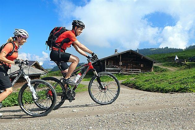 KAM_002014_Biker-in-Fahrt_Fotograf-Johannes-Felsch